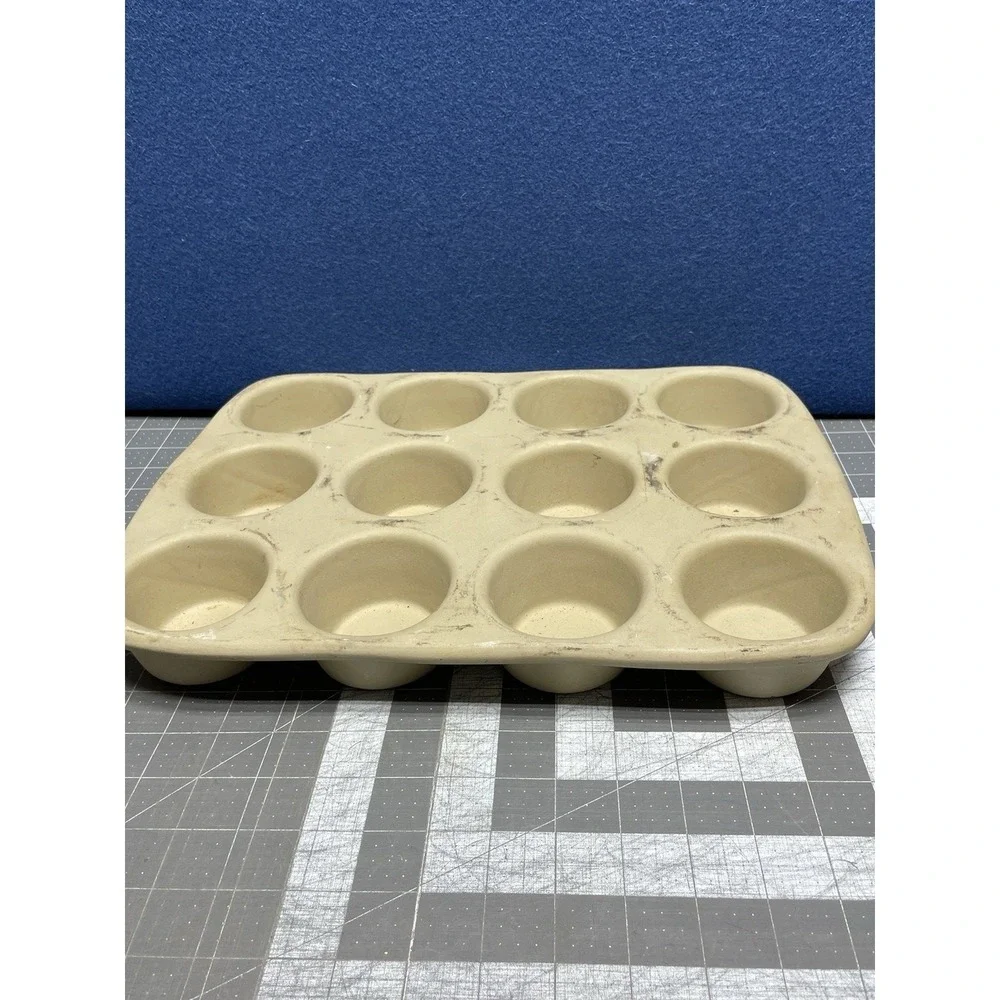 The‎ Pampered Chef Family Muffin Pan 12 Heritage Stoneware Classics